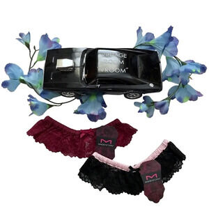 Maidenform NWT 2 Garters for Women One Size